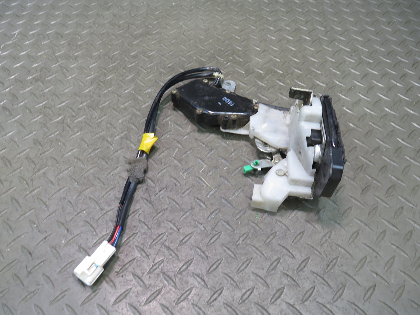 95-97 Toyota Celsior Lexus LS400 UCF20 Rear Right Door Lock Latch Actuator OEM
