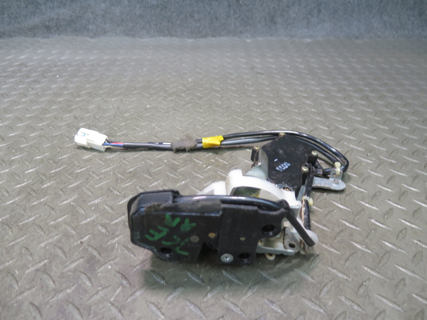 95-97 Toyota Celsior Lexus LS400 UCF20 Rear Right Door Lock Latch Actuator OEM