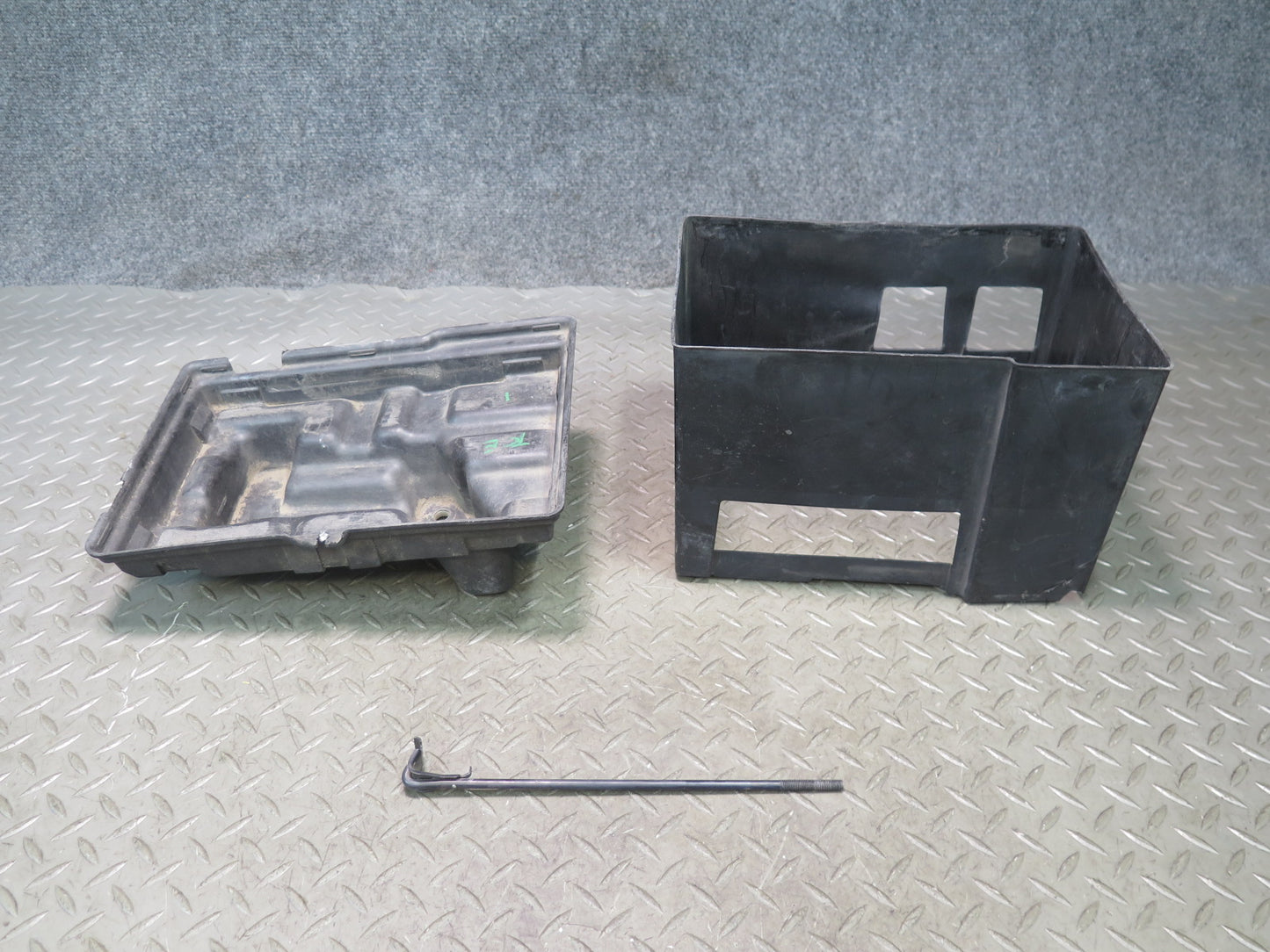 95-00 Toyota Celsior Lexus LS400 UCF20 Battery Tray Holder Bracket Support OEM