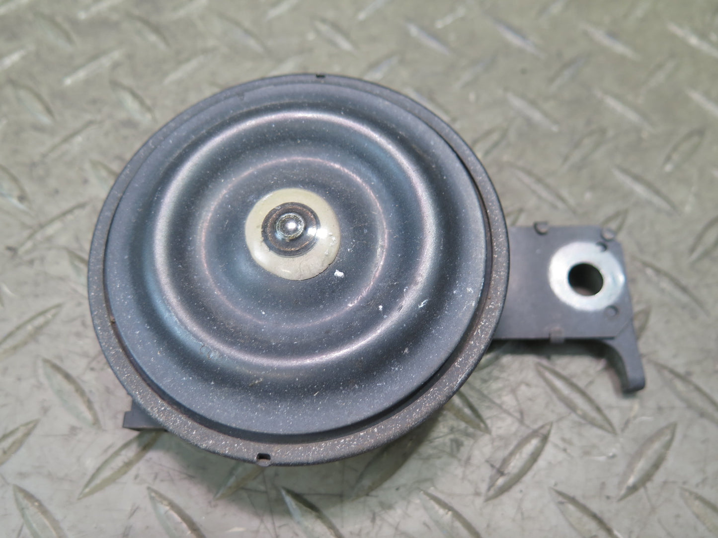 95-97 Toyota Celsior Lexus LS400 High & Low Tone Note Pitch Horn Signal Set OEM