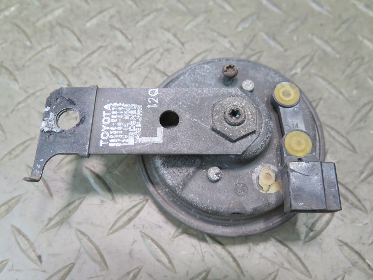 95-97 Toyota Celsior Lexus LS400 High & Low Tone Note Pitch Horn Signal Set OEM