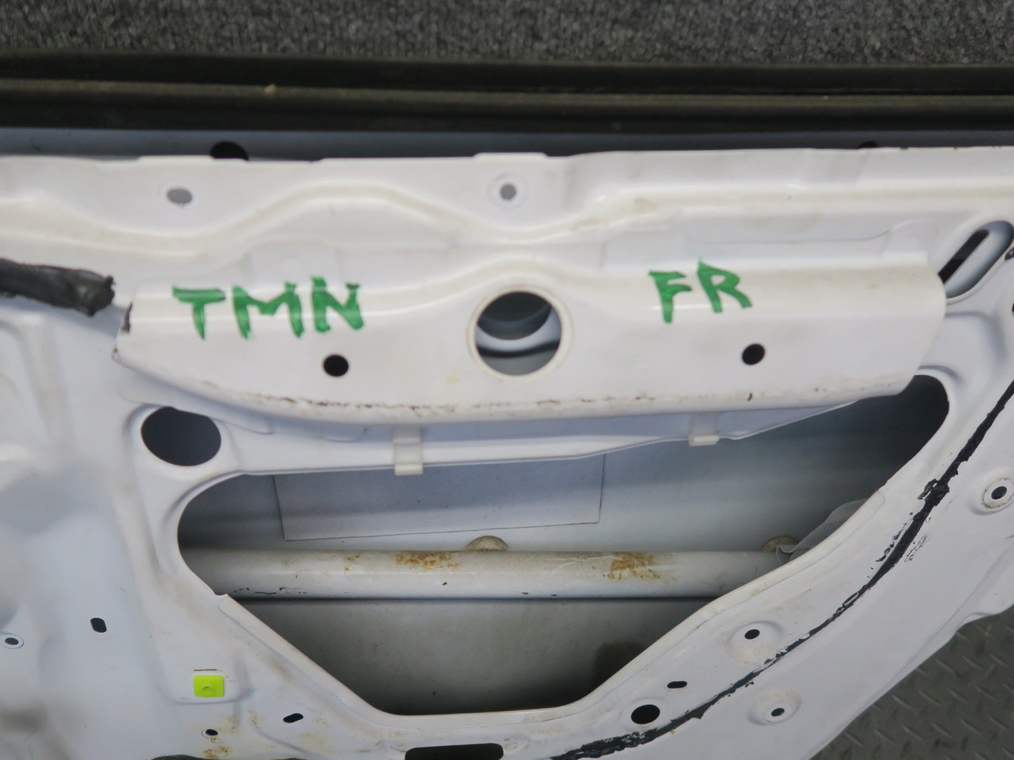 00-05 Toyota MR2 Spyder ZZW30L Right Door Shell Panel Super White OEM