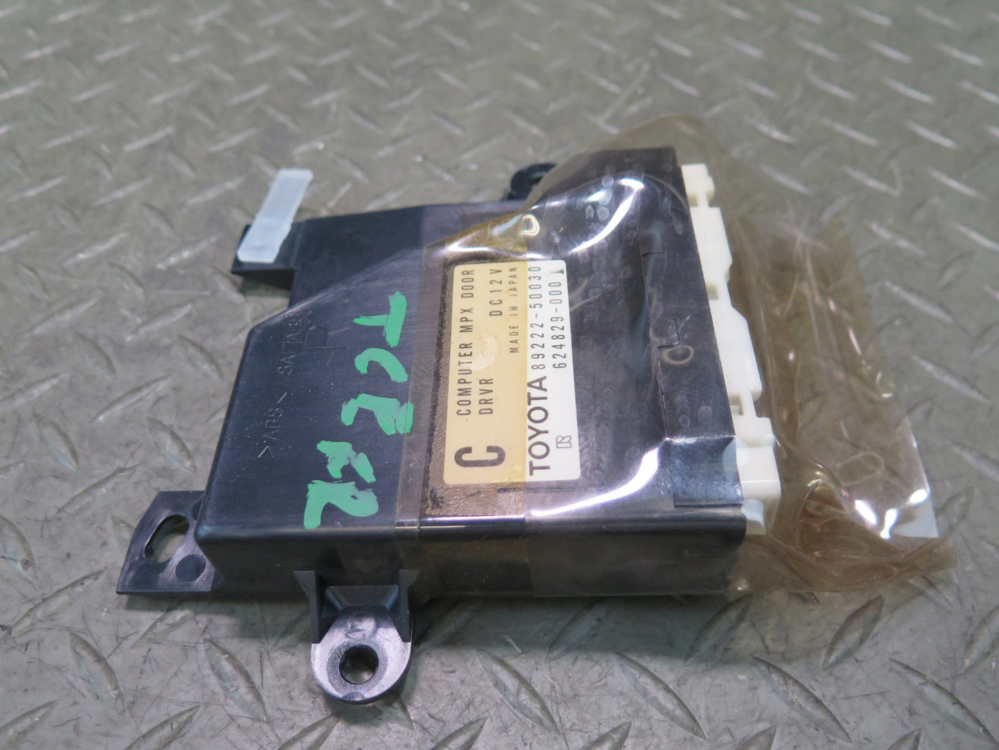 95-97 Toyota Celsior UCF20 RHD Front Right Door Control Module 89222-50030 OEM