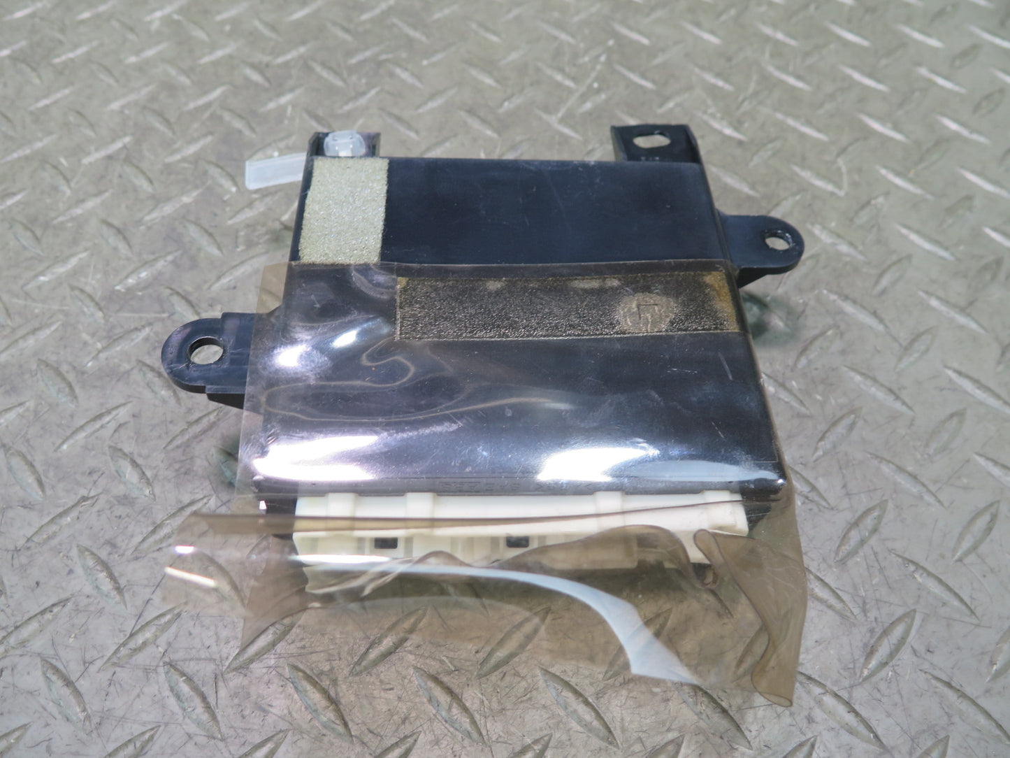 95-97 Toyota Celsior UCF20 RHD Front Right Door Control Module 89222-50030 OEM