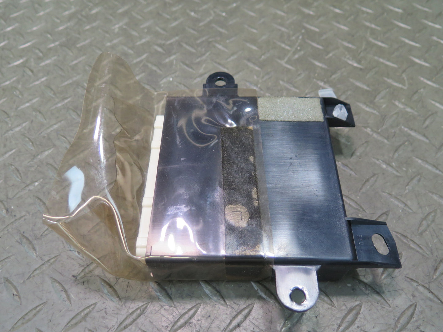 95-97 Toyota Celsior UCF20 RHD Front Right Door Control Module 89222-50030 OEM