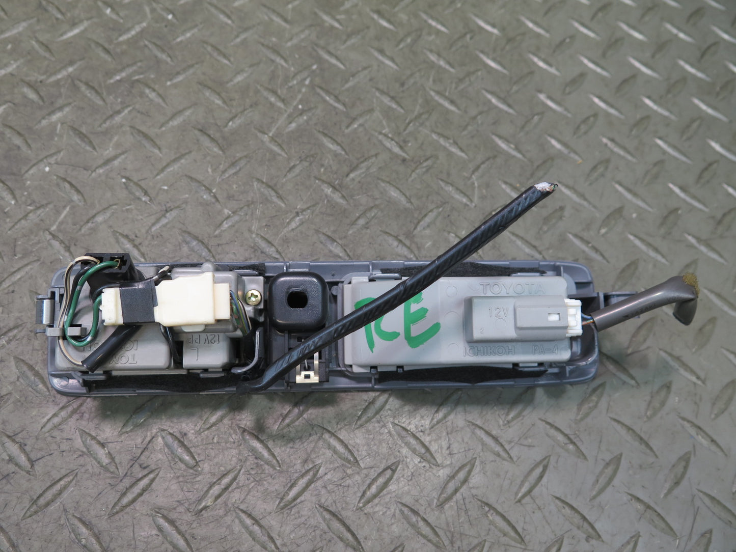 95-97 Toyota Celsior Lexus LS400 Set of 2 Rear Overhead Dome Interior Light OEM