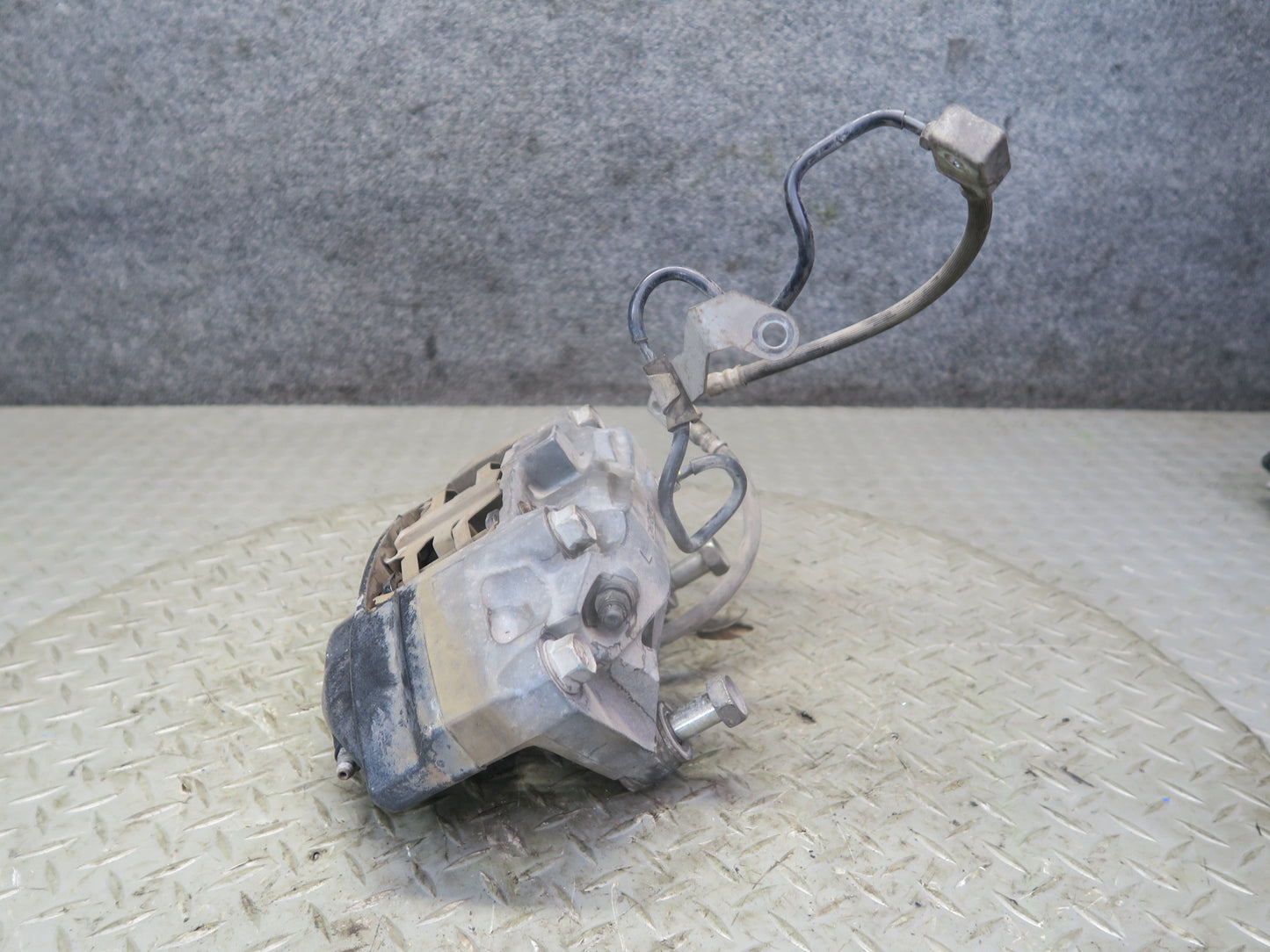 09-12 Nissan Z34 370Z Front Left & Right Sport Brake Caliper Set Akebono OEM