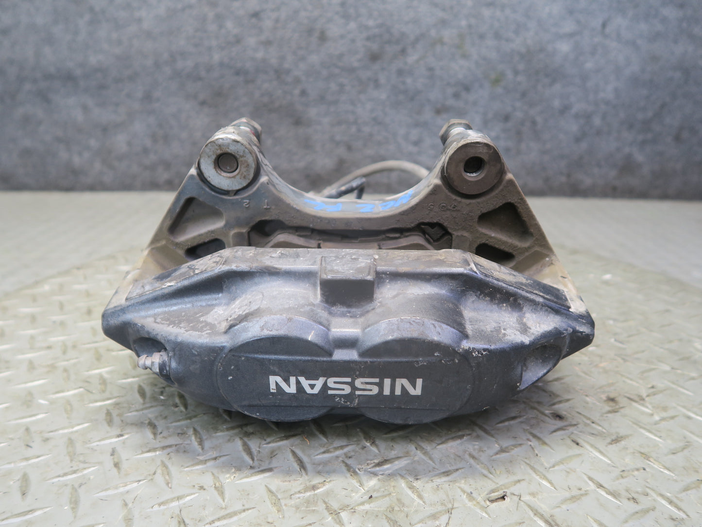 09-12 Nissan Z34 370Z Front Left & Right Sport Brake Caliper Set Akebono OEM