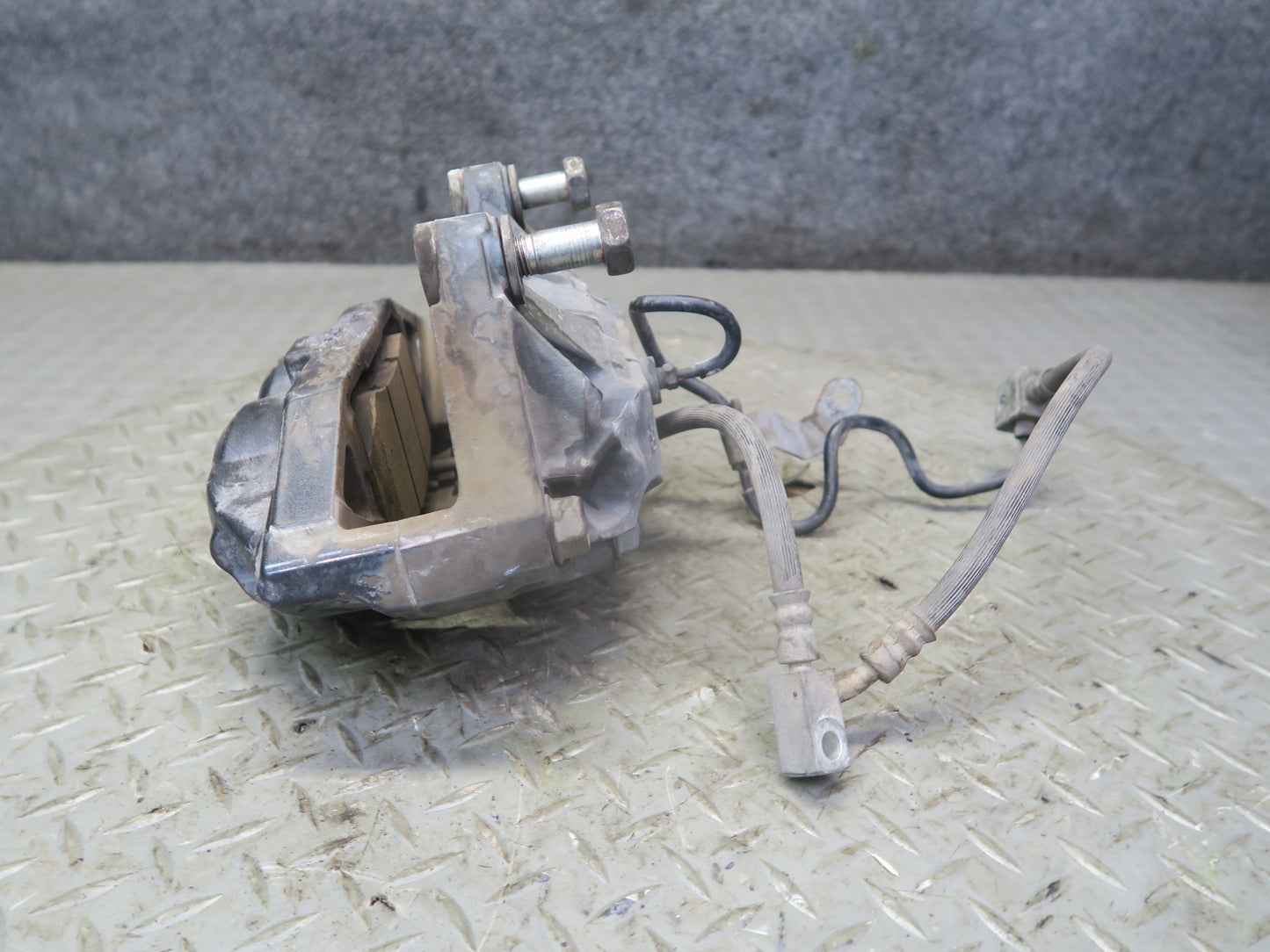09-12 Nissan Z34 370Z Front Left & Right Sport Brake Caliper Set Akebono OEM