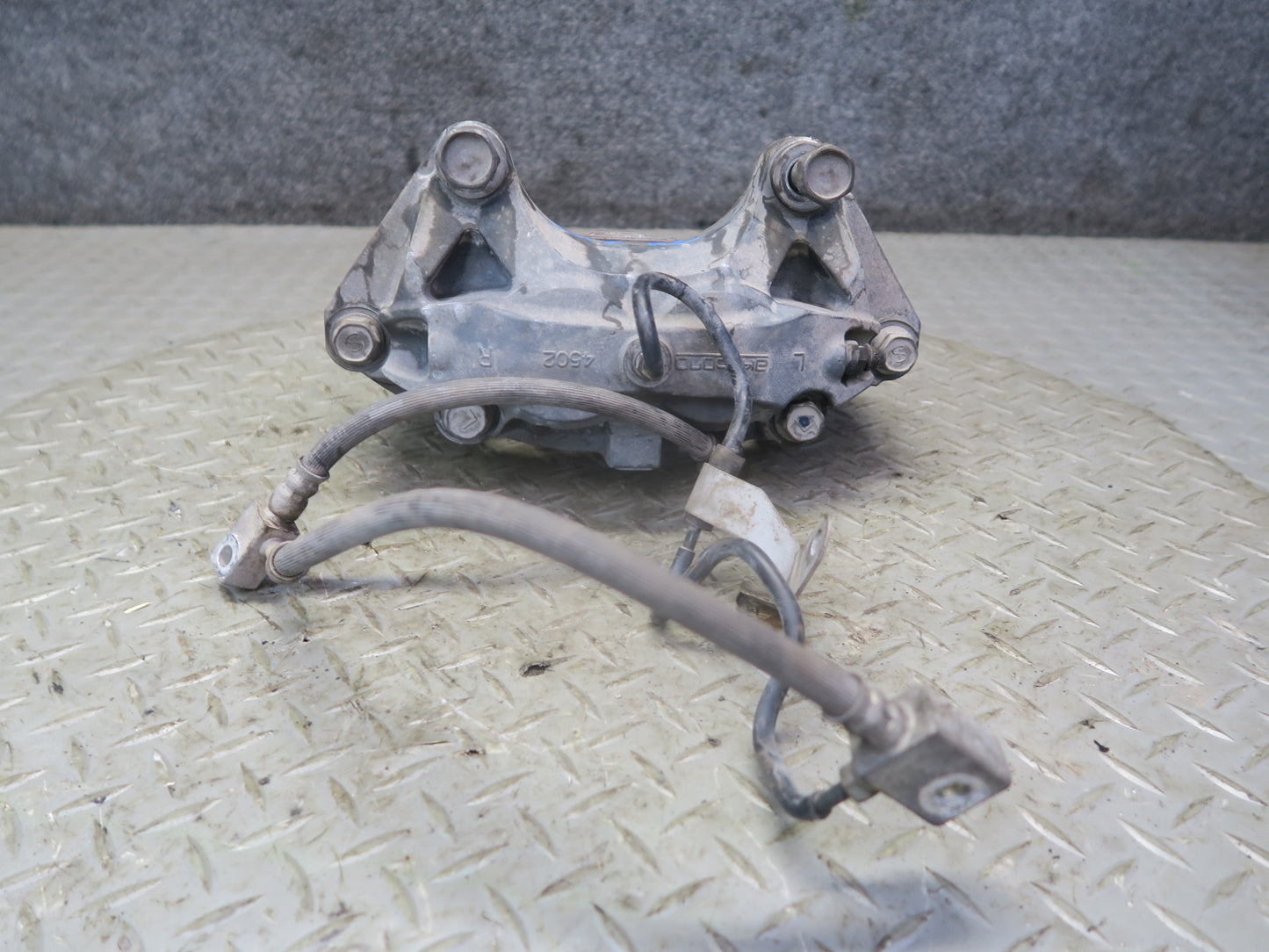 09-12 Nissan Z34 370Z Front Left & Right Sport Brake Caliper Set Akebono OEM