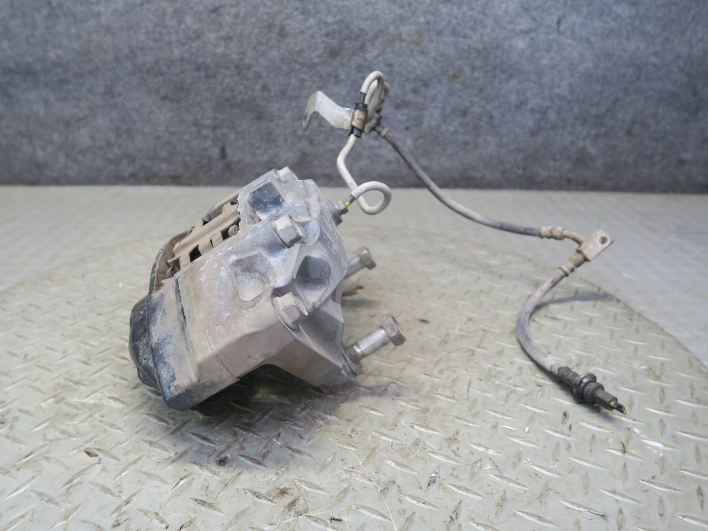 09-12 Nissan Z34 370Z Front Left & Right Sport Brake Caliper Set Akebono OEM