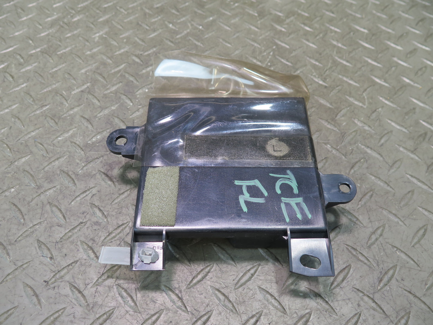 95-97 Toyota Celsior UCF20 RHD Front Left Door Control Module 89223-50030 OEM