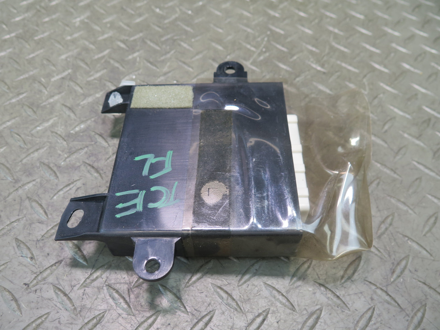 95-97 Toyota Celsior UCF20 RHD Front Left Door Control Module 89223-50030 OEM