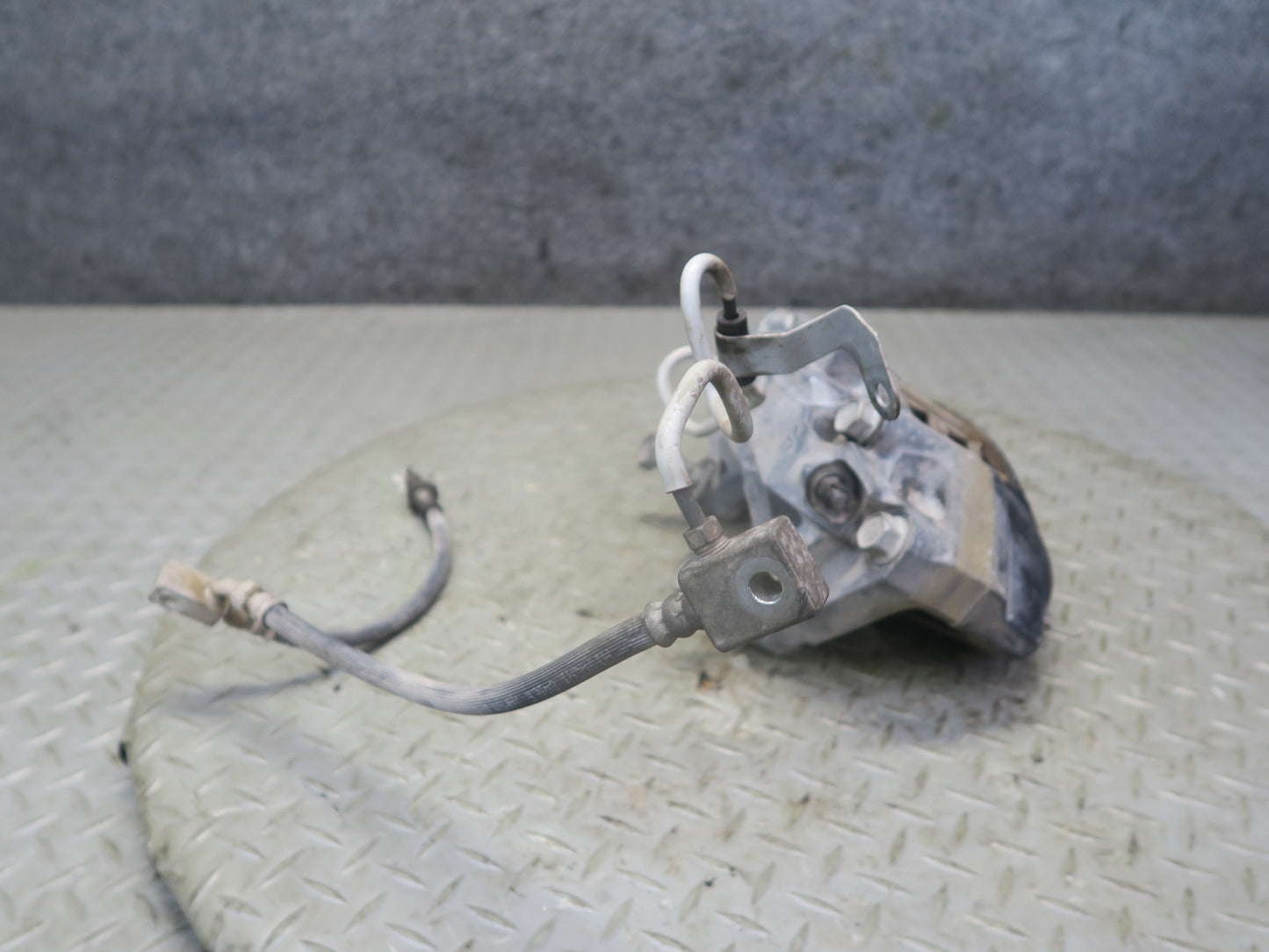 09-12 Nissan Z34 370Z Front Left & Right Sport Brake Caliper Set Akebono OEM