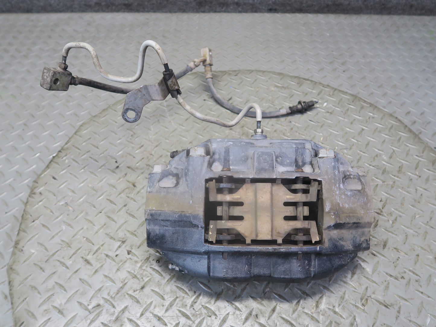 09-12 Nissan Z34 370Z Front Left & Right Sport Brake Caliper Set Akebono OEM