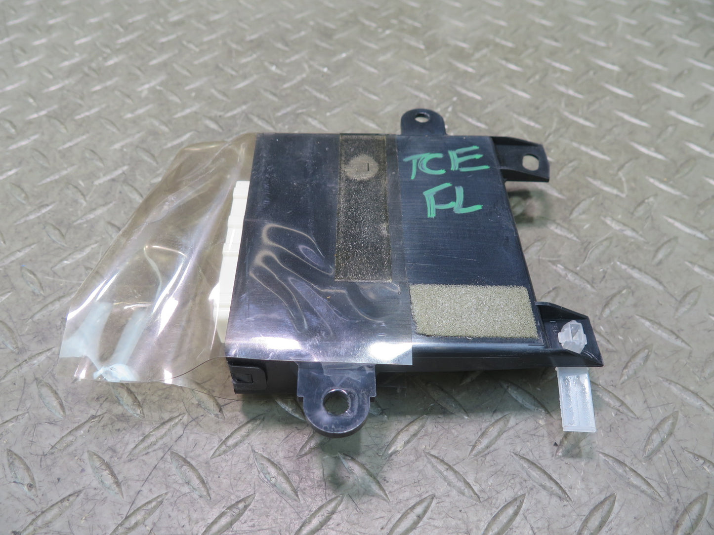95-97 Toyota Celsior UCF20 RHD Front Left Door Control Module 89223-50030 OEM