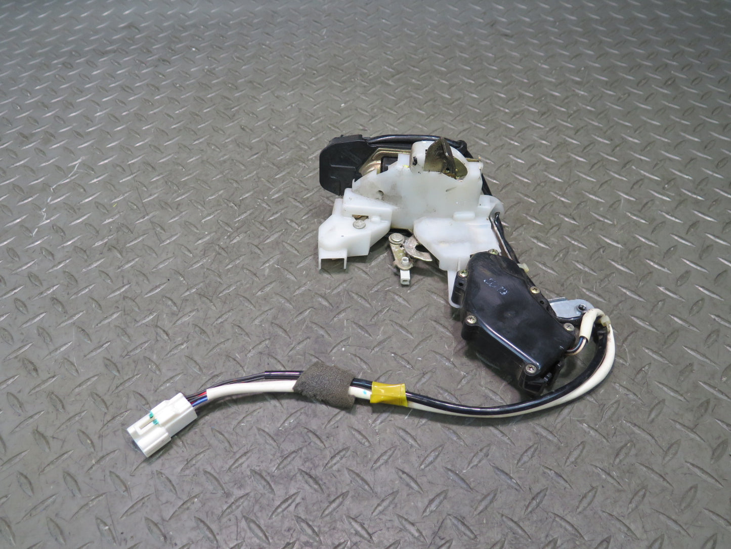 95-97 Toyota Celsior Lexus LS400 UCF20 Rear Left Door Lock Latch Actuator OEM