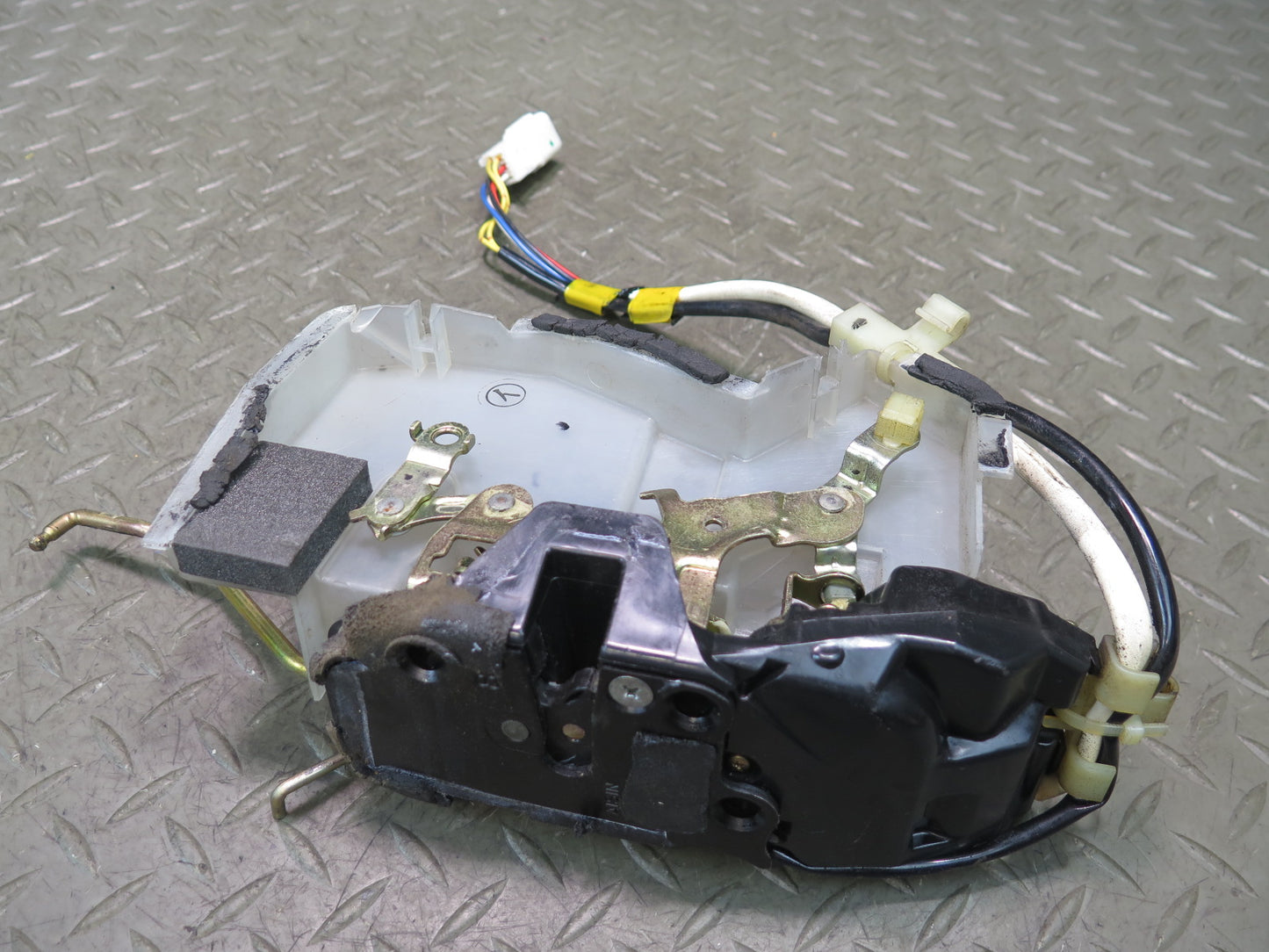 95-97 Toyota Celsior UCF20 RHD Front Left Door Lock Latch Actuator OEM