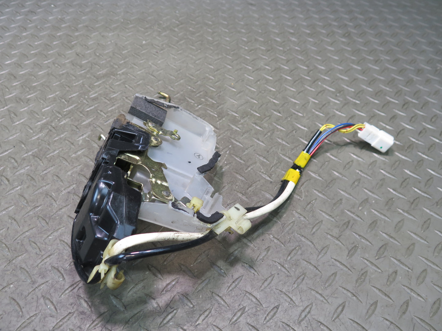 95-97 Toyota Celsior UCF20 RHD Front Left Door Lock Latch Actuator OEM