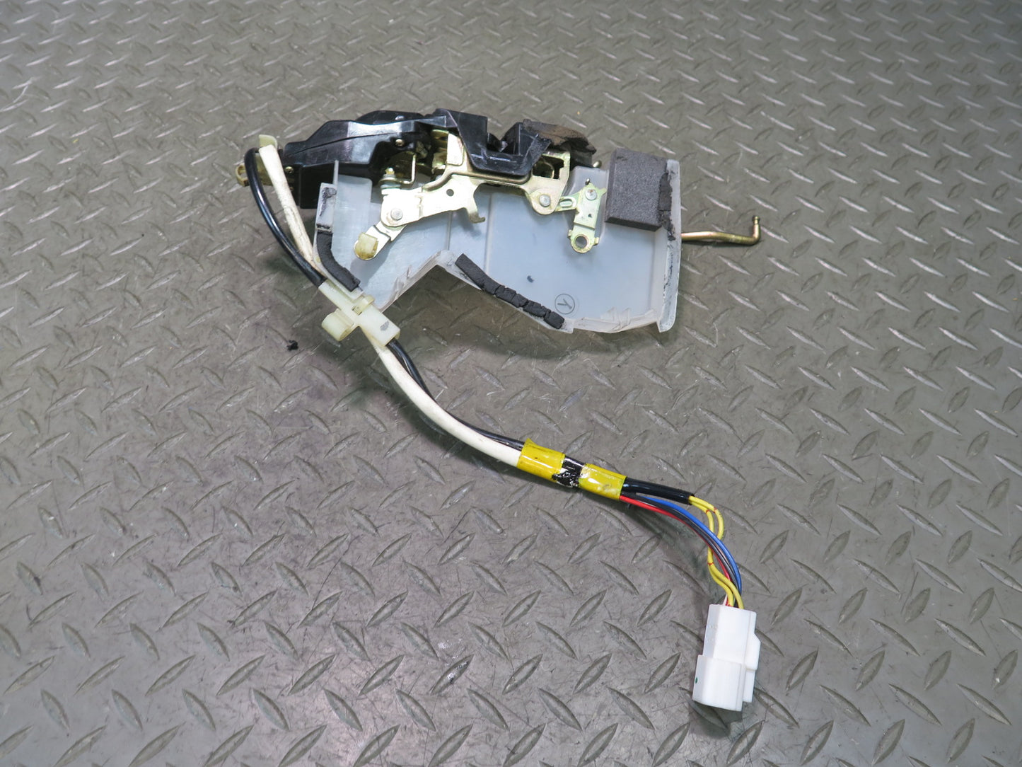 95-97 Toyota Celsior UCF20 RHD Front Left Door Lock Latch Actuator OEM