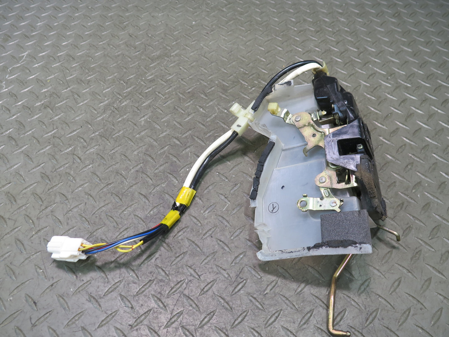 95-97 Toyota Celsior UCF20 RHD Front Left Door Lock Latch Actuator OEM