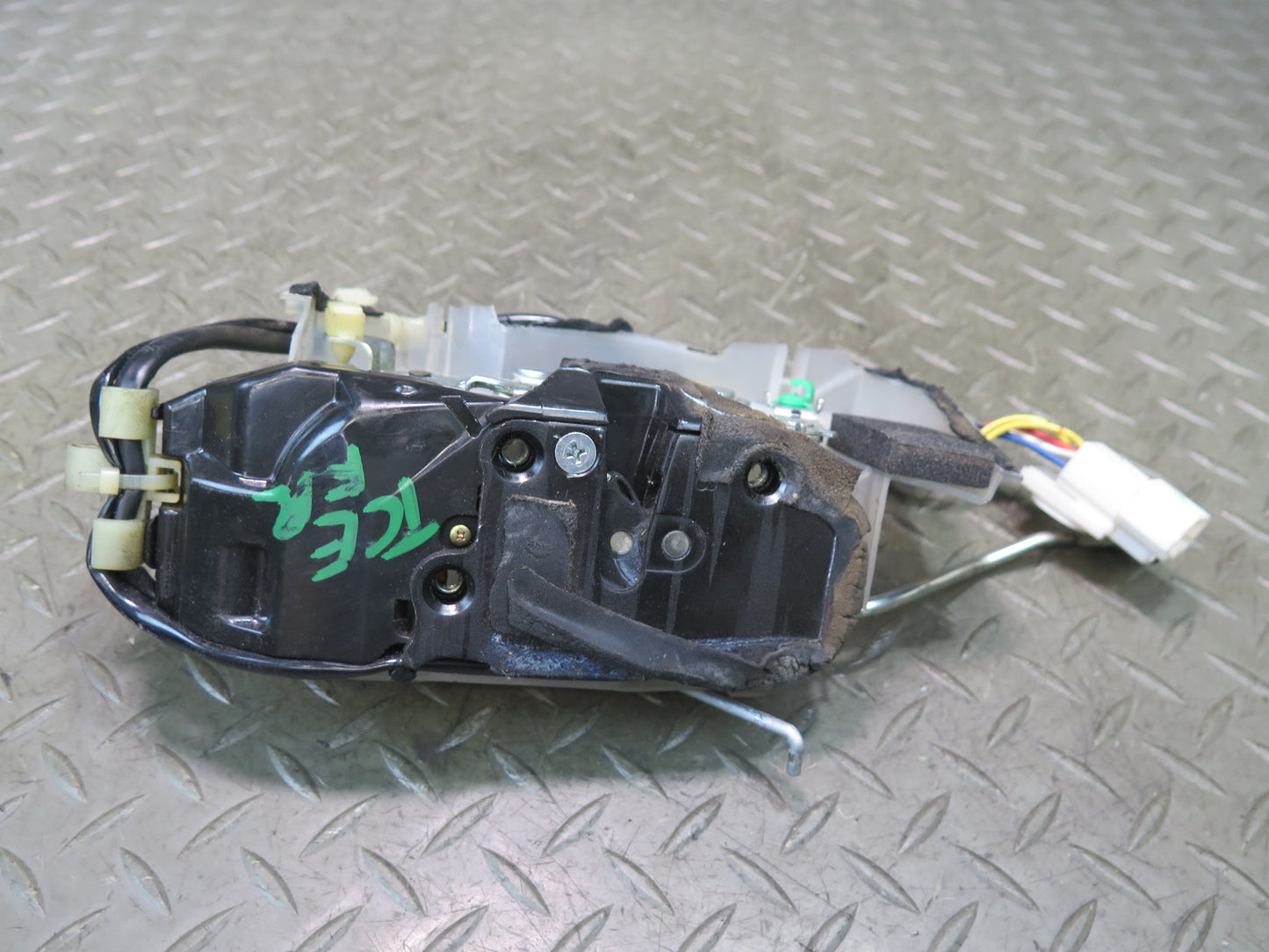 95-97 Toyota Celsior UCF20 RHD Front Right Door Lock Latch Actuator OEM