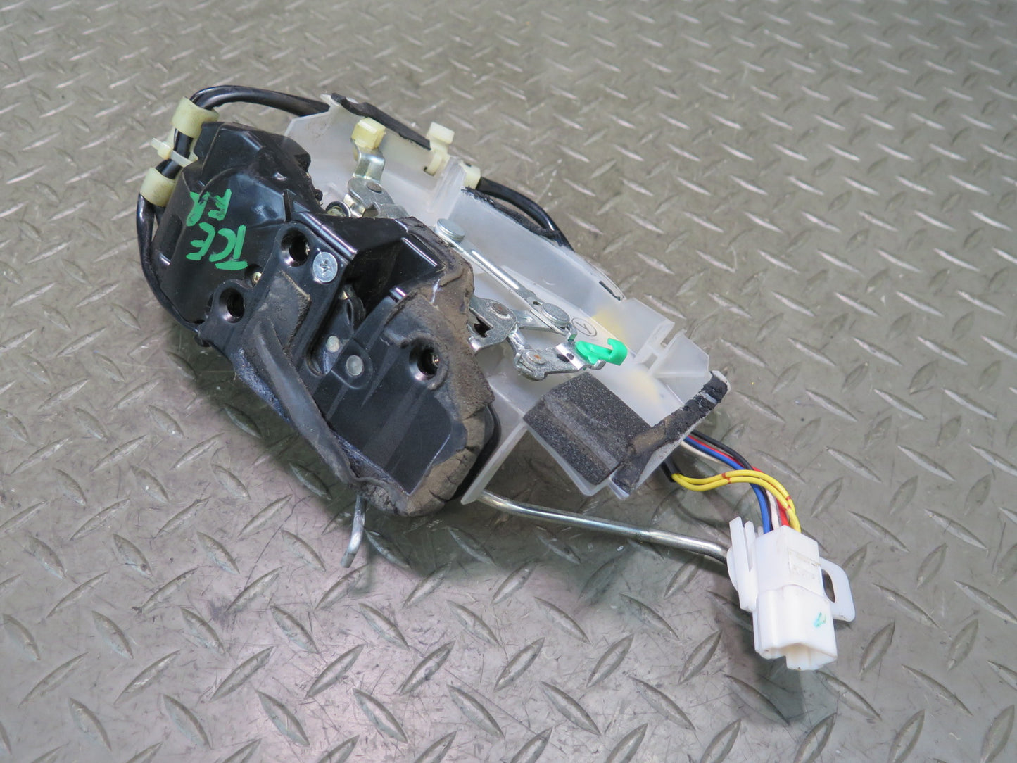 95-97 Toyota Celsior UCF20 RHD Front Right Door Lock Latch Actuator OEM