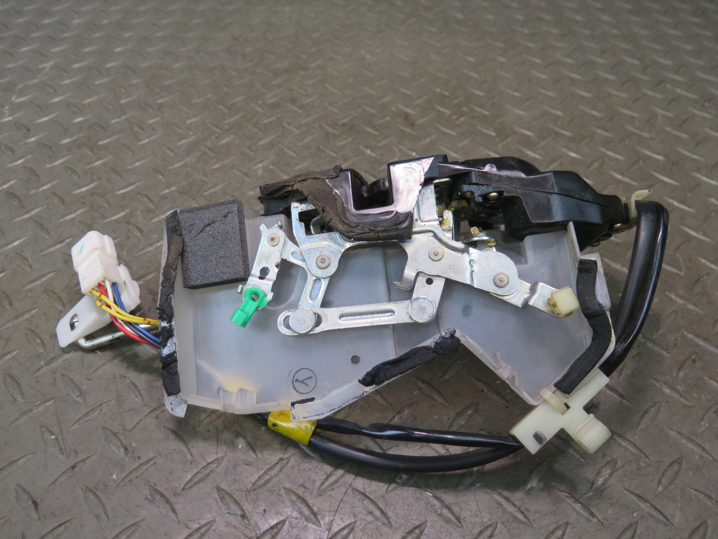 95-97 Toyota Celsior UCF20 RHD Front Right Door Lock Latch Actuator OEM