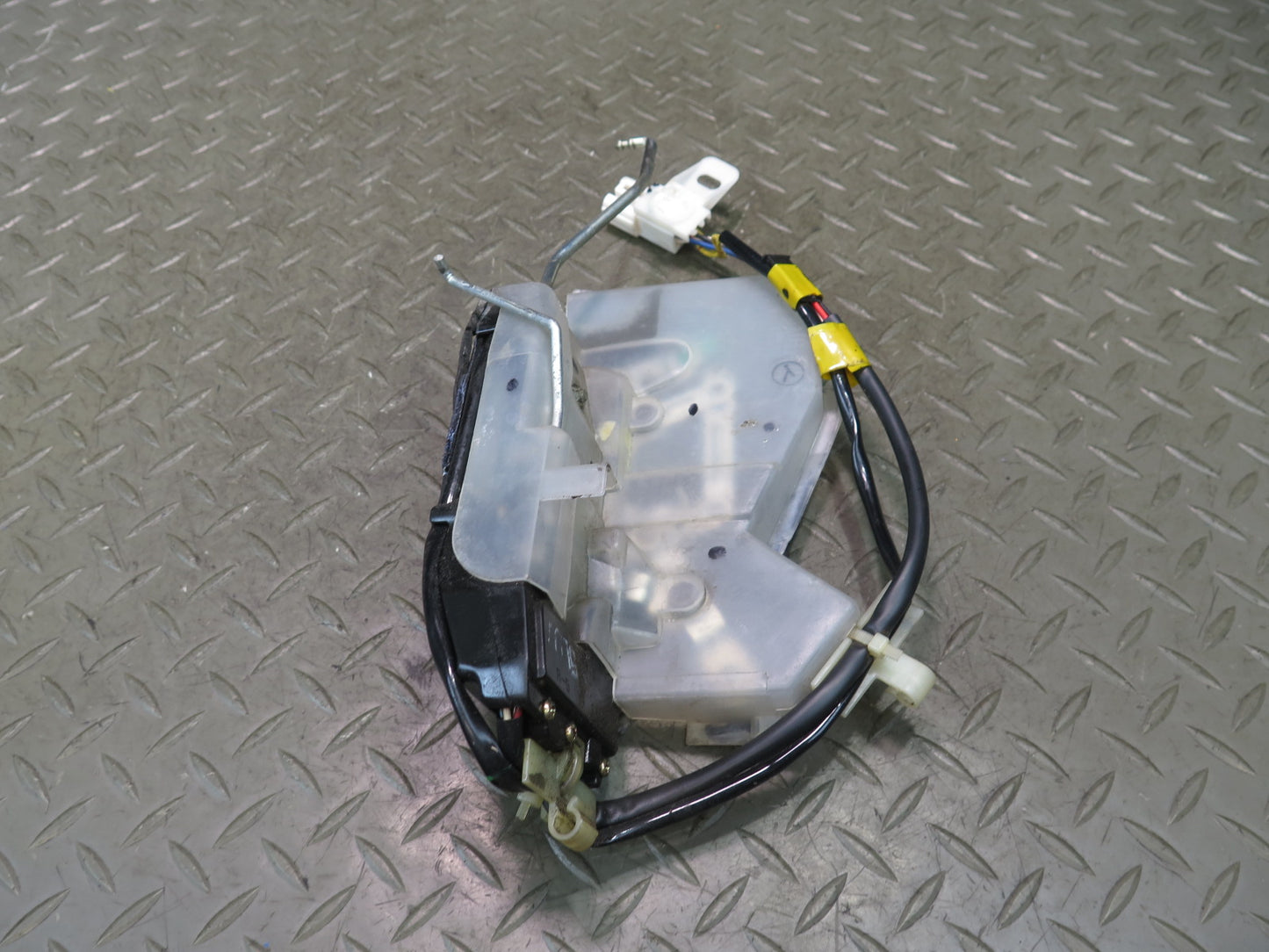 95-97 Toyota Celsior UCF20 RHD Front Right Door Lock Latch Actuator OEM