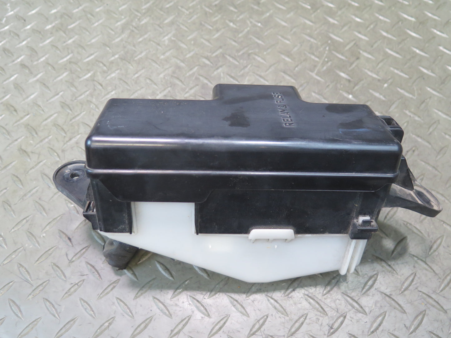 00-05 Toyota MR2 Spyder Front Left Luggage Compartment Fuse Relay Box OEM