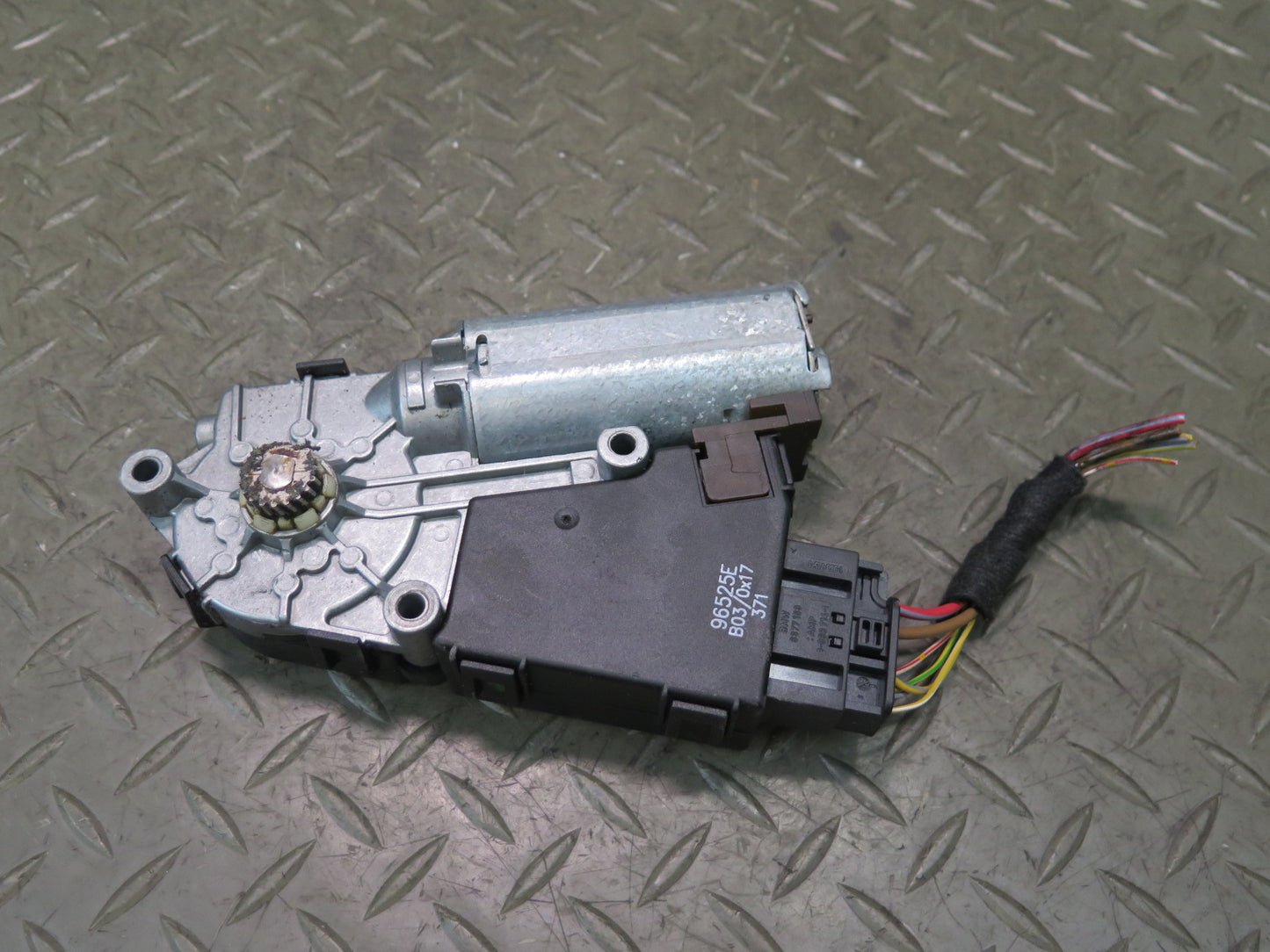 2001-2006 BMW E46 3-SERIES Sunroof Motor Drive Unit 6918977