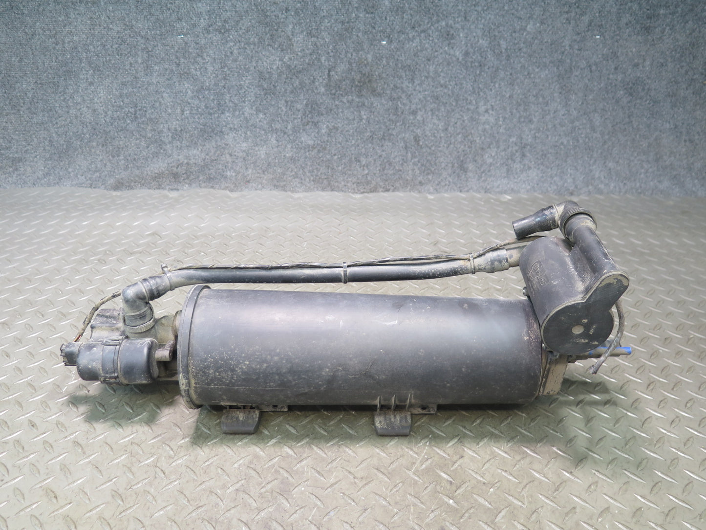 2001-2006 BMW E46 3-SERIES M54 S54 Fuel Evap Vapor Charcoal Canister 6752223