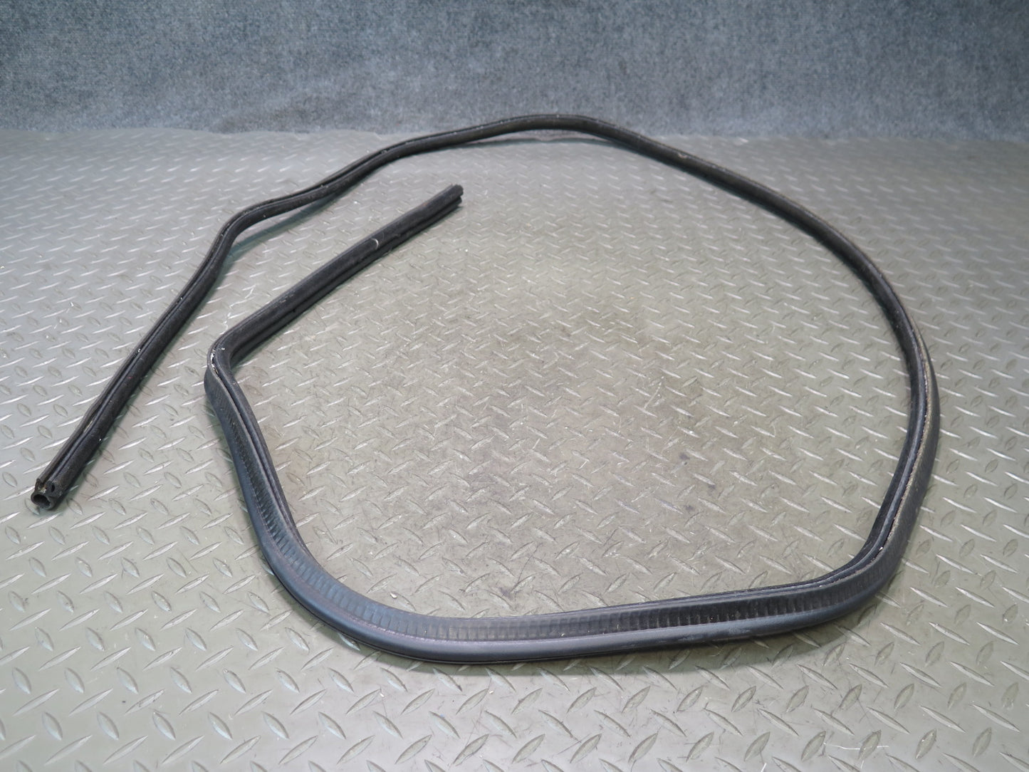 2001-2006 BMW E46 M3 Coupe Rear Trunk Weatherstrip Rubber Seal Gasket
