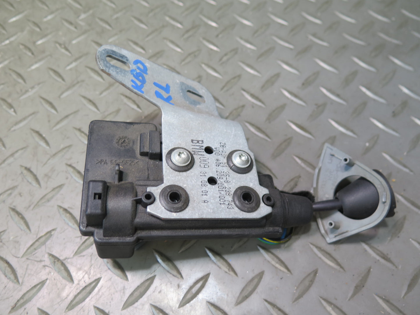 01-06 BMW E46 M3 Rear Left & Right Quarter Window Regulator Motor Bracket Set