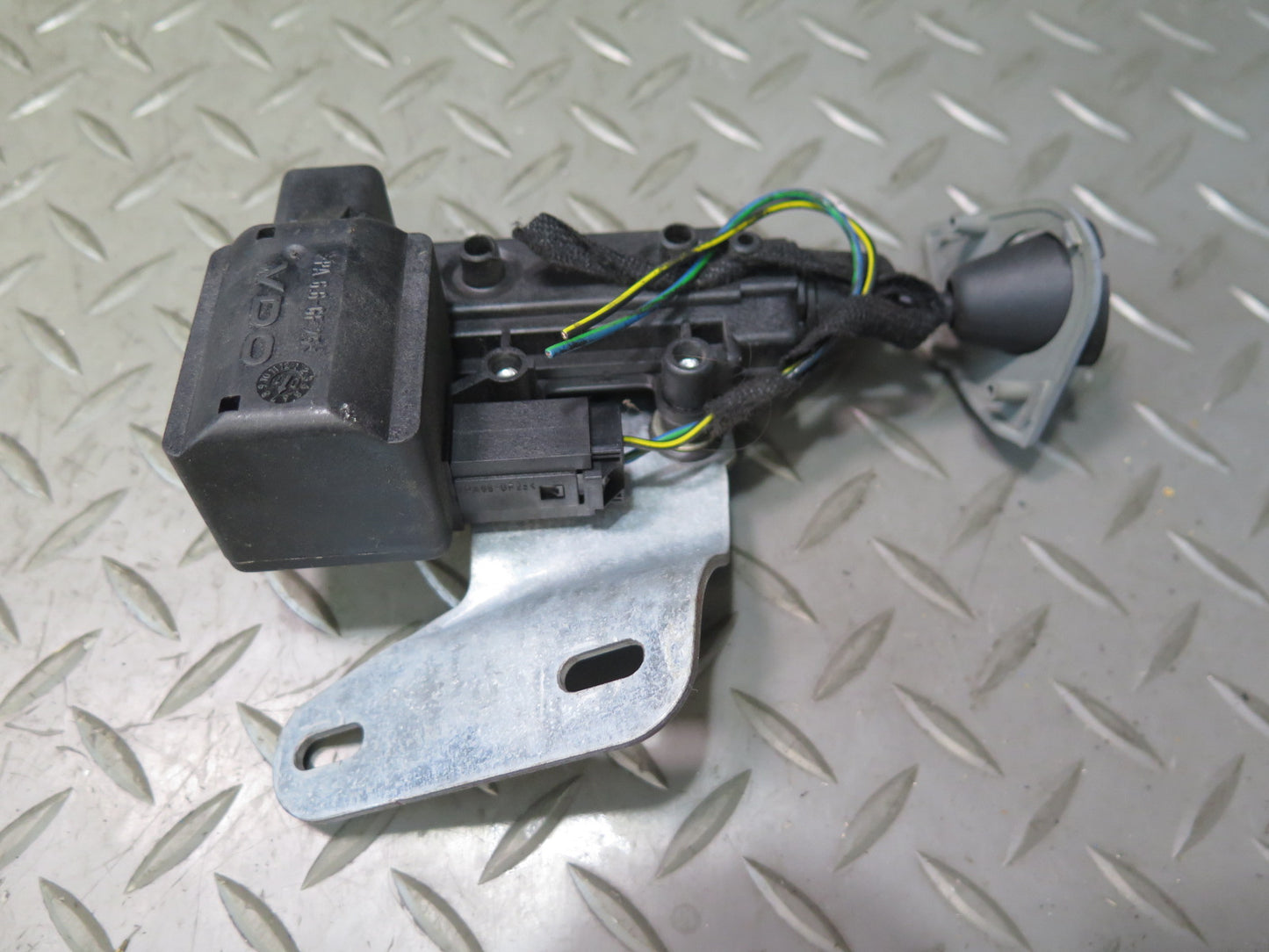 01-06 BMW E46 M3 Rear Left & Right Quarter Window Regulator Motor Bracket Set