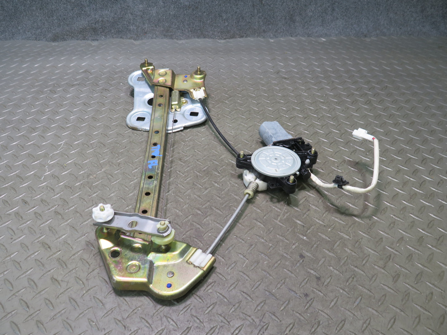 00-05 Toyota MR2 Spyder ZZW30L Left Door Window Regulator w Motor OEM