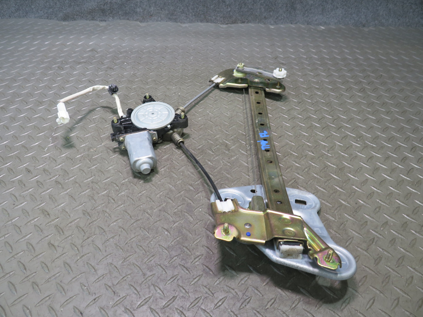 00-05 Toyota MR2 Spyder ZZW30L Left Door Window Regulator w Motor OEM