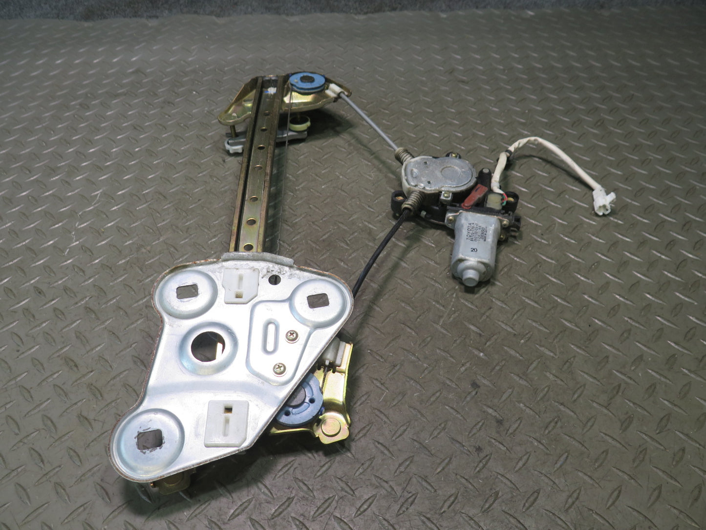 00-05 Toyota MR2 Spyder ZZW30L Left Door Window Regulator w Motor OEM