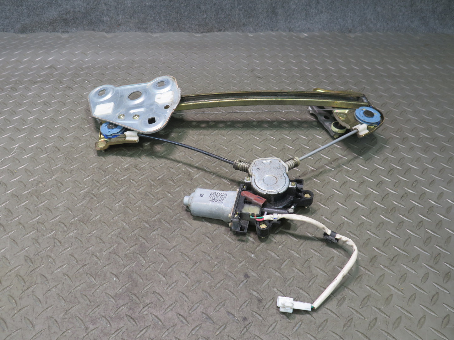 00-05 Toyota MR2 Spyder ZZW30L Left Door Window Regulator w Motor OEM