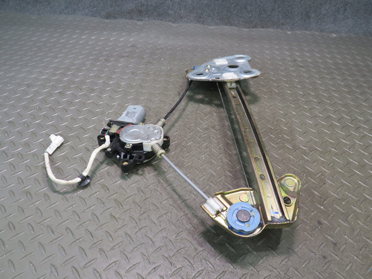 00-05 Toyota MR2 Spyder ZZW30L Left Door Window Regulator w Motor OEM