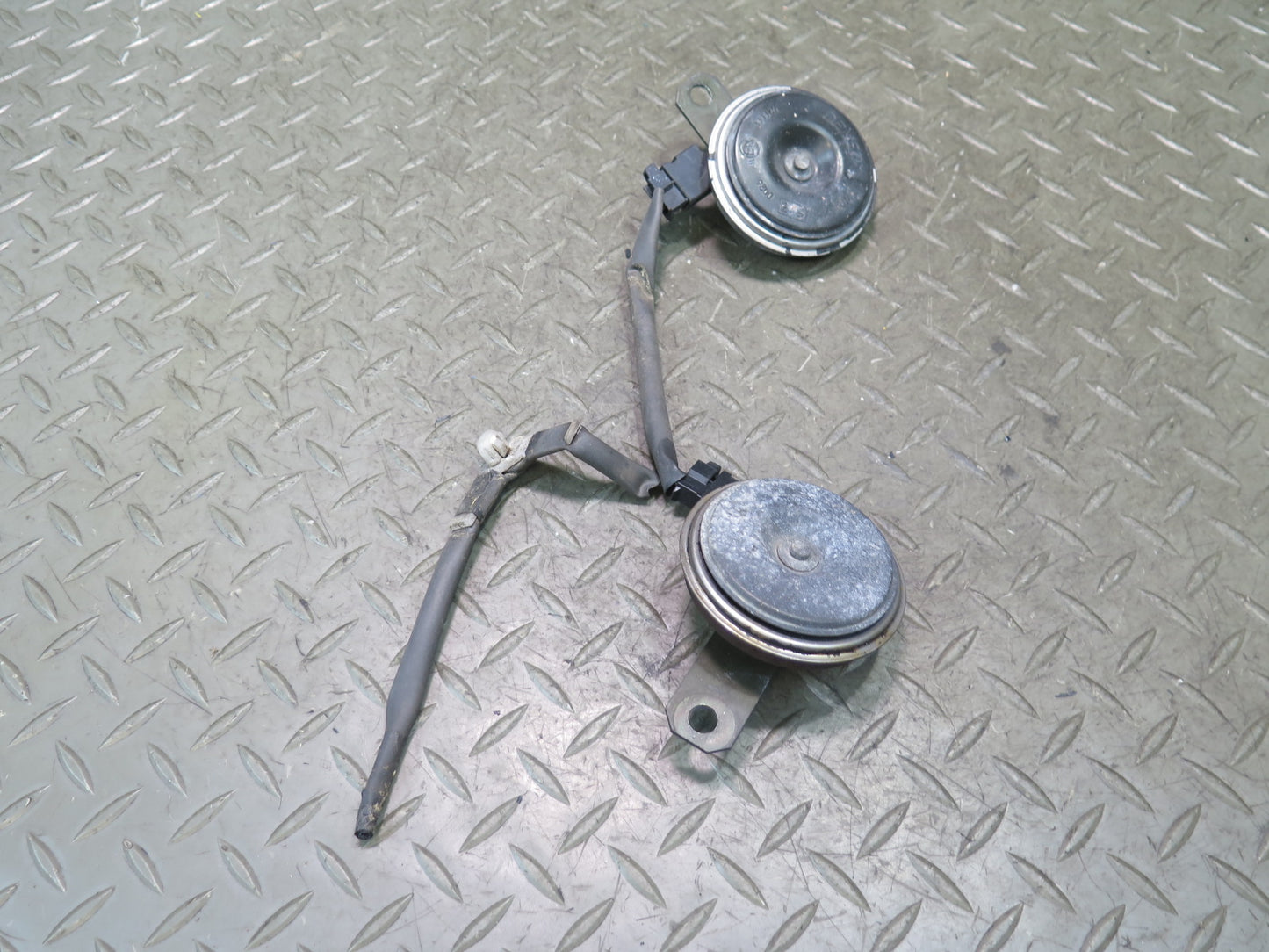 00-05 Toyota MR2 Spyder ZZW30L High & Low Tone Note Pitch Horn Signal Set OEM