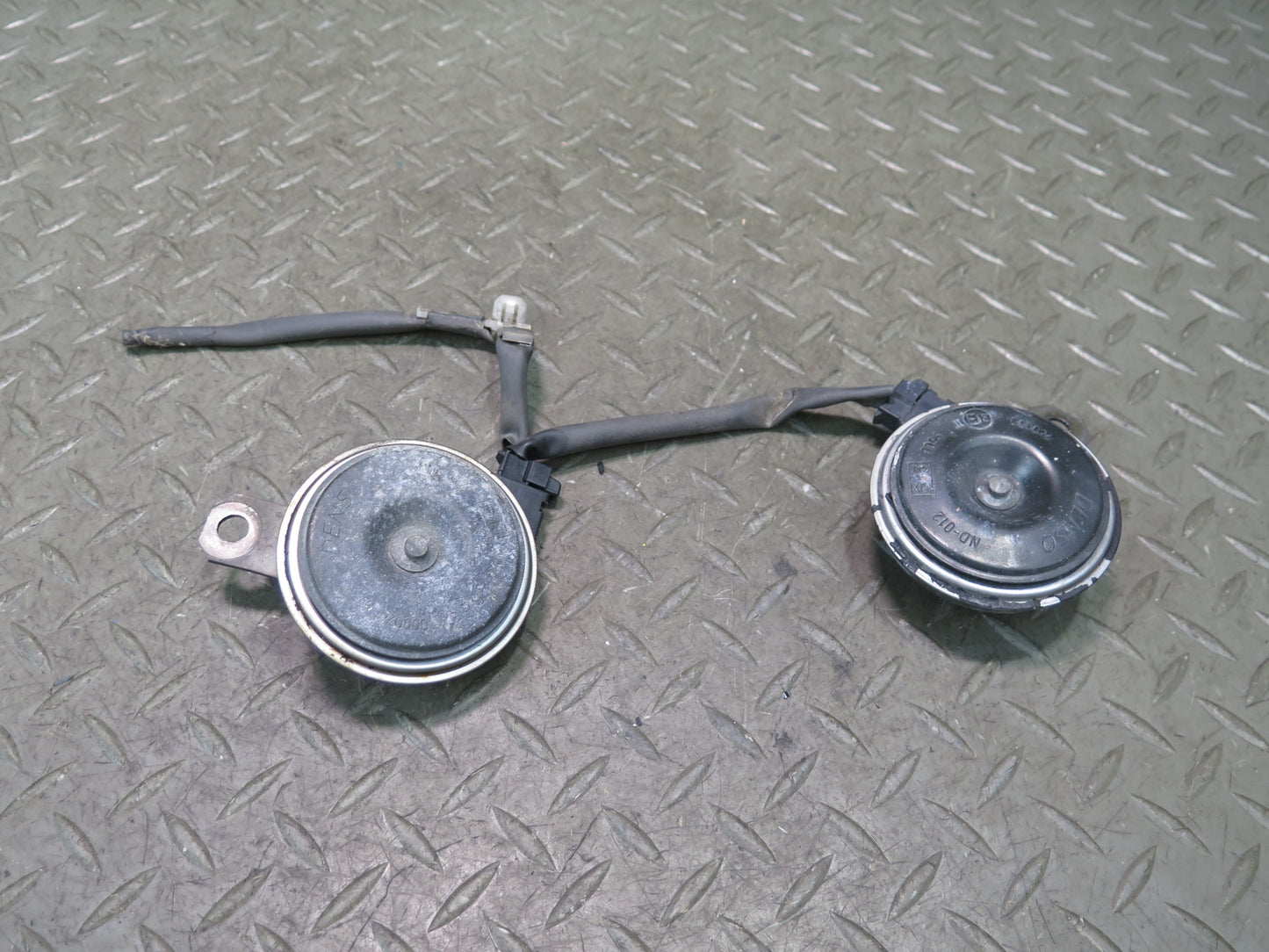 00-05 Toyota MR2 Spyder ZZW30L High & Low Tone Note Pitch Horn Signal Set OEM