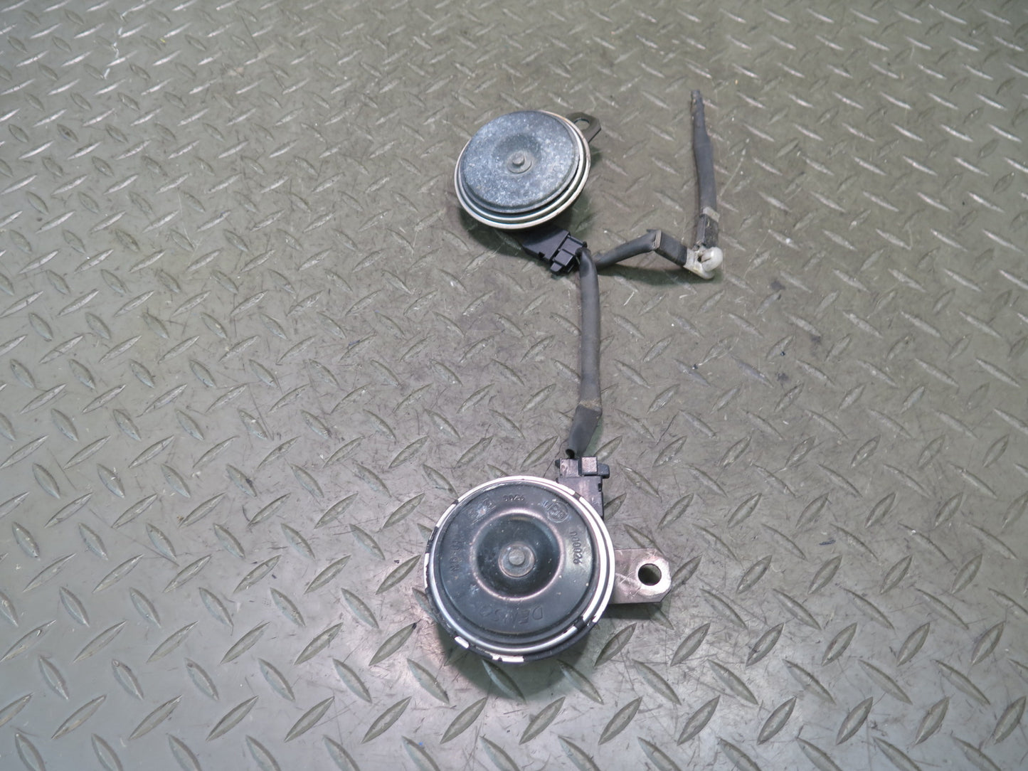 00-05 Toyota MR2 Spyder ZZW30L High & Low Tone Note Pitch Horn Signal Set OEM