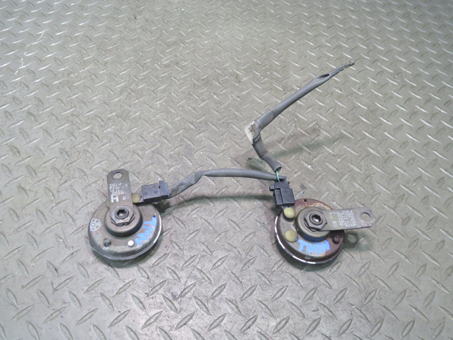 00-05 Toyota MR2 Spyder ZZW30L High & Low Tone Note Pitch Horn Signal Set OEM