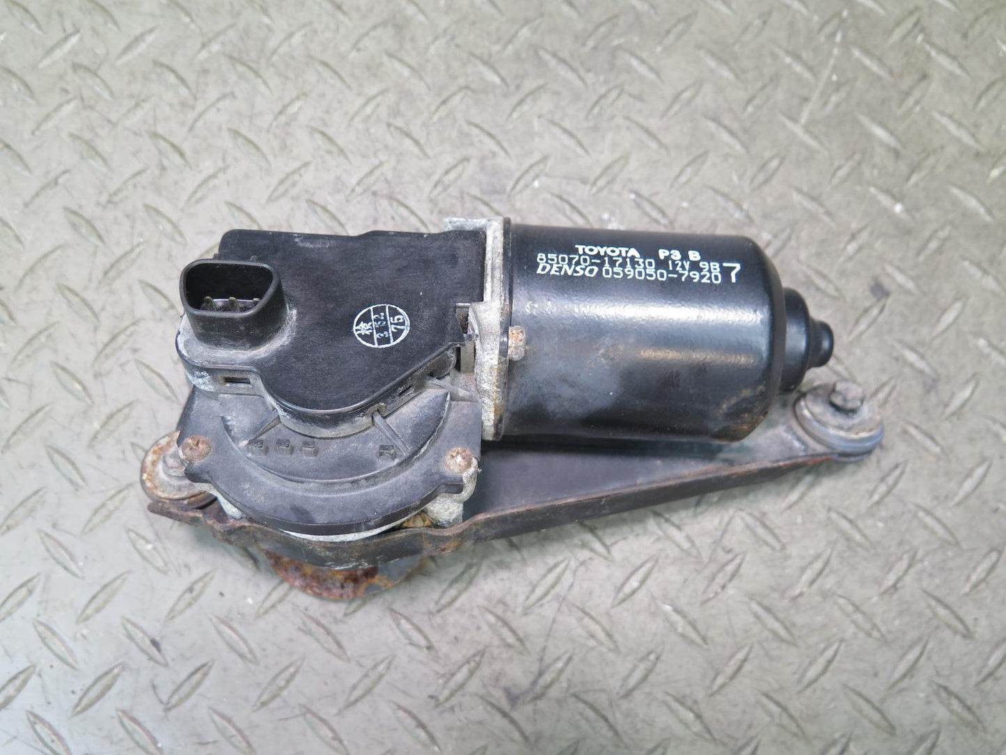 00-05 Toyota MR2 Spyder ZZW30L Windshield Wiper Transmission Linkage w Motor OEM