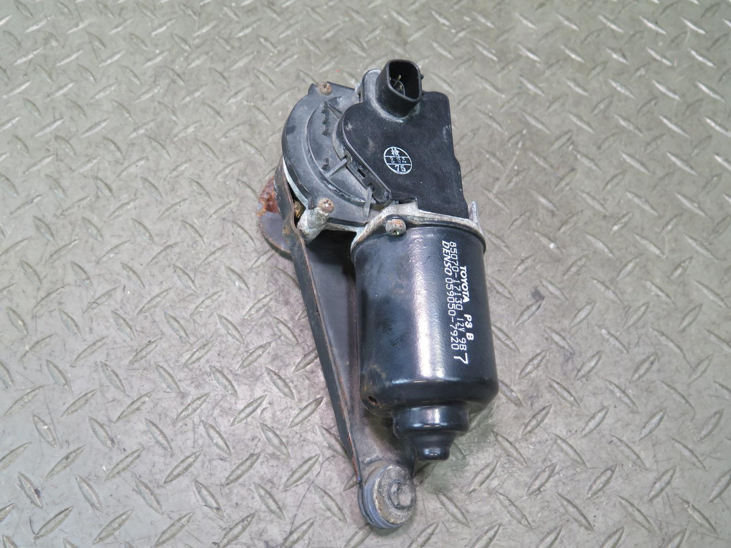 00-05 Toyota MR2 Spyder ZZW30L Windshield Wiper Transmission Linkage w Motor OEM