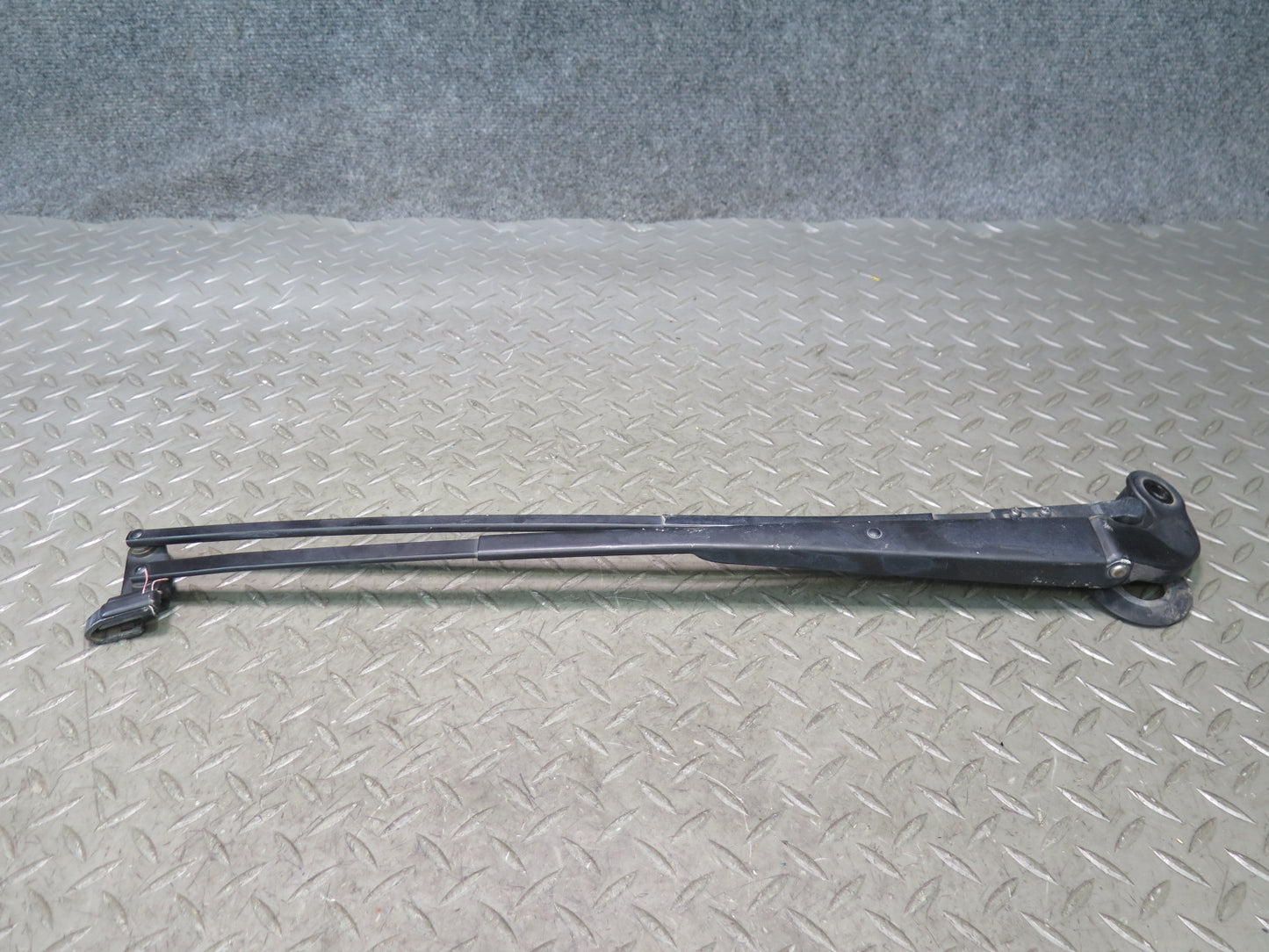 95-00 Toyota Celsior UCF20 RHD Front Left & Right Windshield Wiper Arm Set OEM