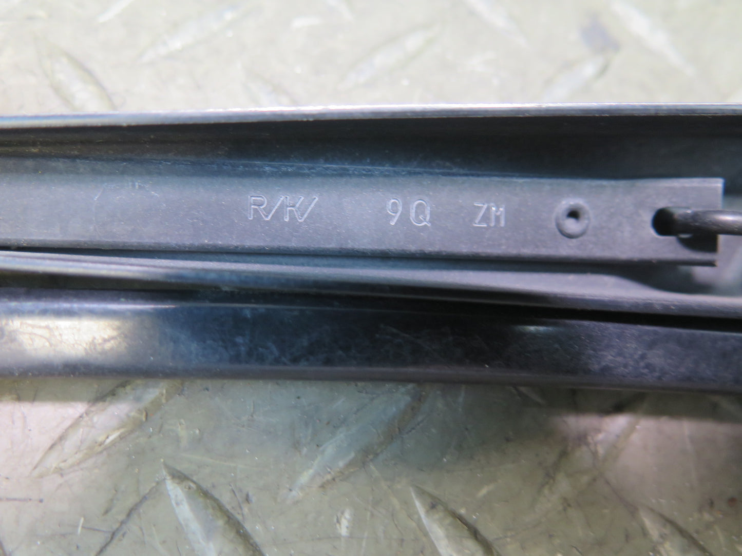 95-00 Toyota Celsior UCF20 RHD Front Left & Right Windshield Wiper Arm Set OEM