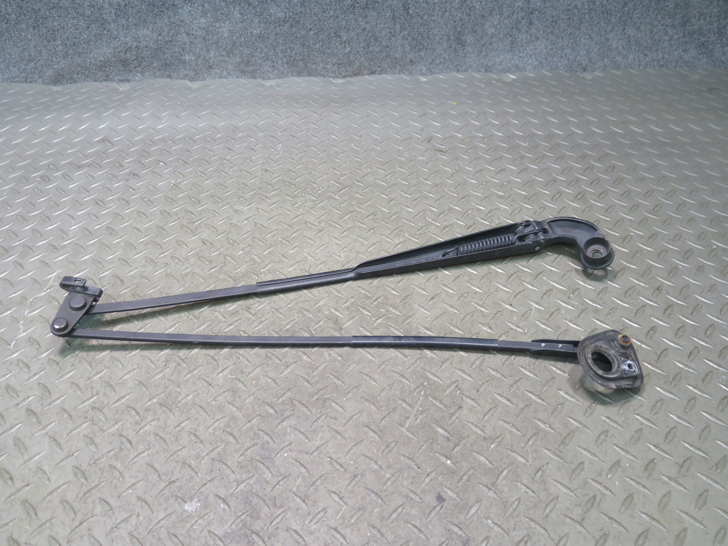 95-00 Toyota Celsior UCF20 RHD Front Left & Right Windshield Wiper Arm Set OEM