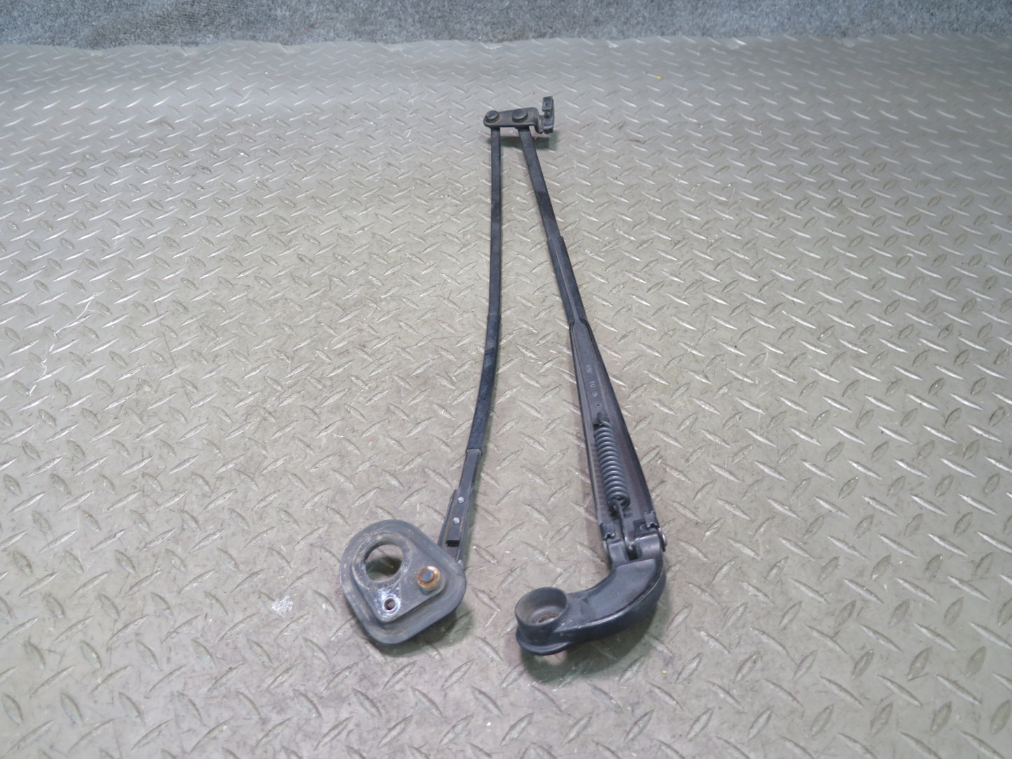 95-00 Toyota Celsior UCF20 RHD Front Left & Right Windshield Wiper Arm Set OEM